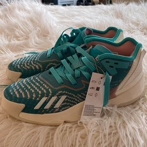 NEW...ADIDAS D.O.N. Issue 4 J basketball shoes